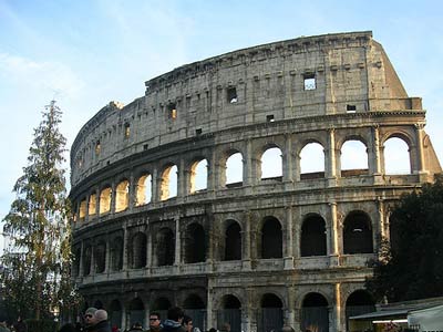 Il Colosseo ed altri anfiteatri e teatri della capitale